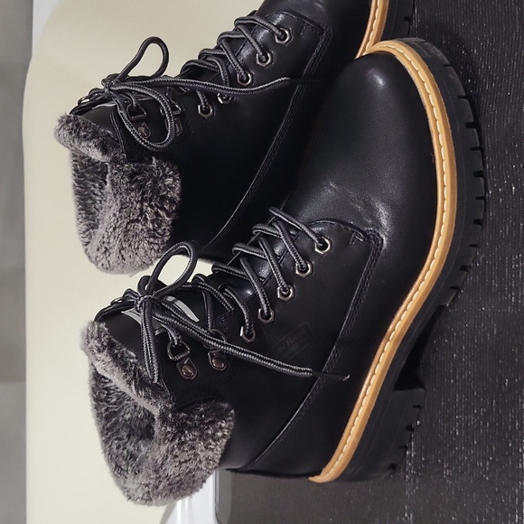 Anjou Femme Shoes - Anjou Femme Ladies' Lug Water-Resistant Hiker Style Boots ~ Size 7.5 Medium